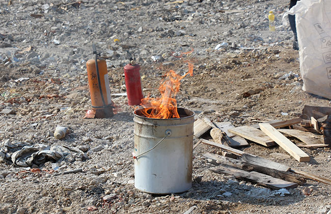 ZLG理工組織進行滅火實操演練